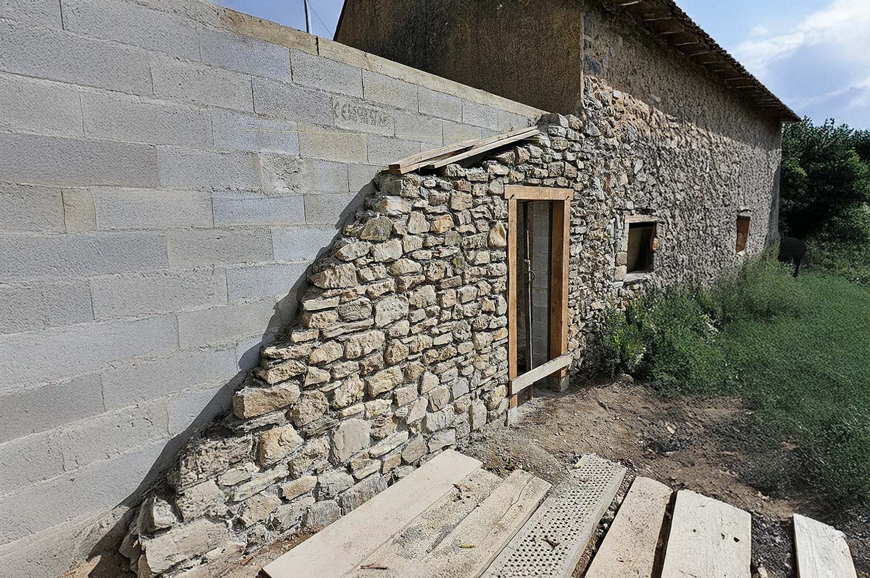 Création de mur en pierre 65, Création de mur en pierre Bagnères-de-Bigorre, Entreprise de maçonnerie 65, Entreprise de maçonnerie Bagnères-de-Bigorre, Location de matériel 65, Location de matériel Bagnères-de-Bigorre, Maçon 65, Maçon Bagnères-de-Bigorre, Rénovation de maison 65, Rénovation de maison Bagnères-de-Bigorre, Rénovation de mur en pierre 65, Rénovation de mur en pierre Bagnères-de-Bigorre