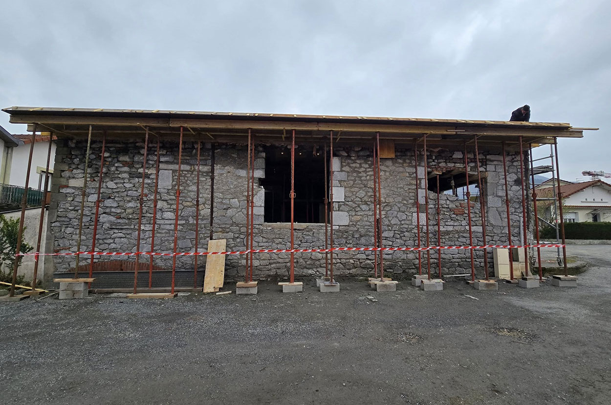 Création de mur en pierre 65, Création de mur en pierre Bagnères-de-Bigorre, Entreprise de maçonnerie 65, Entreprise de maçonnerie Bagnères-de-Bigorre, Location de matériel 65, Location de matériel Bagnères-de-Bigorre, Maçon 65, Maçon Bagnères-de-Bigorre, Rénovation de maison 65, Rénovation de maison Bagnères-de-Bigorre, Rénovation de mur en pierre 65, Rénovation de mur en pierre Bagnères-de-Bigorre